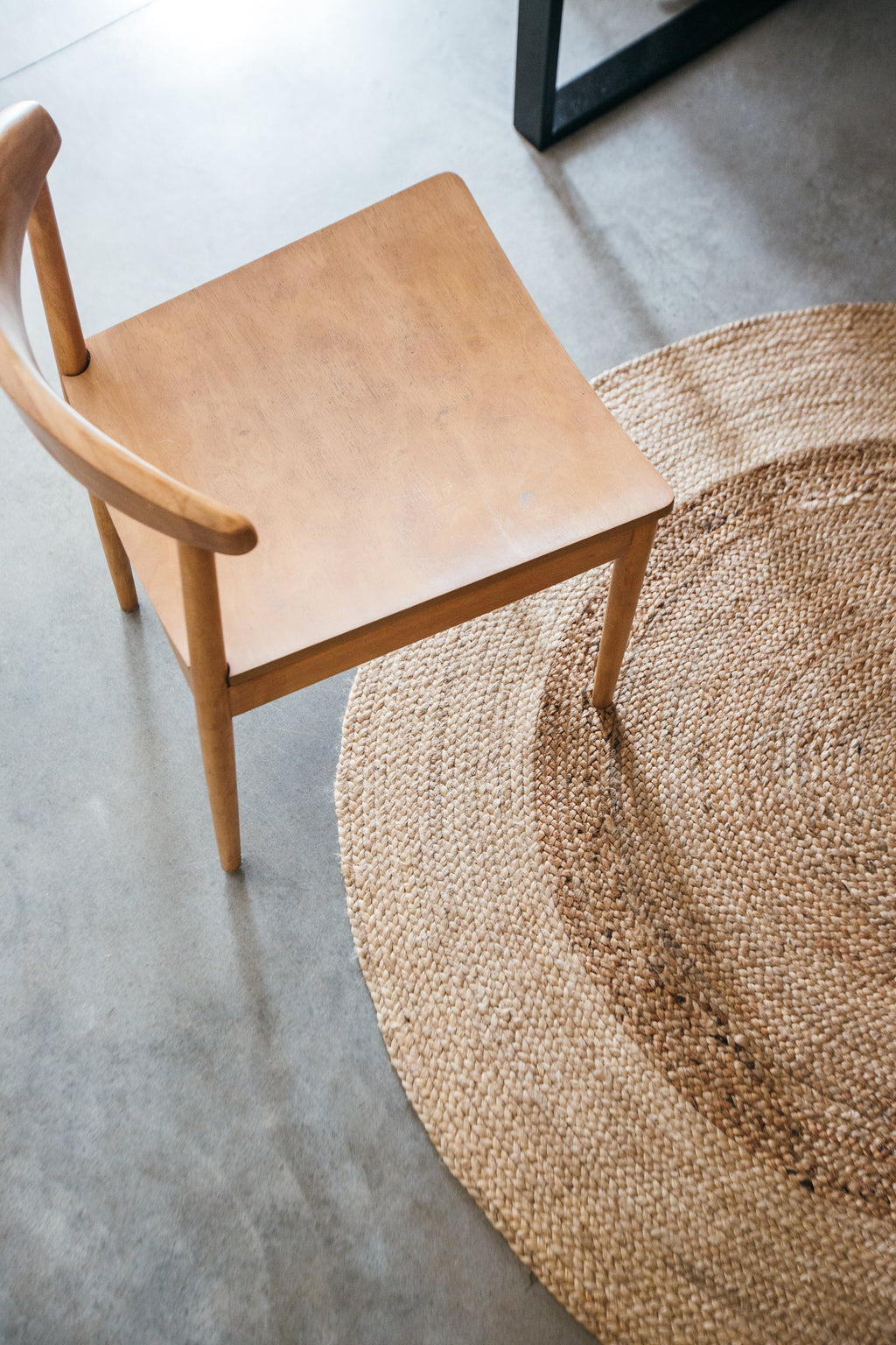 Ananda Round Two Toned Natural Jute Rug