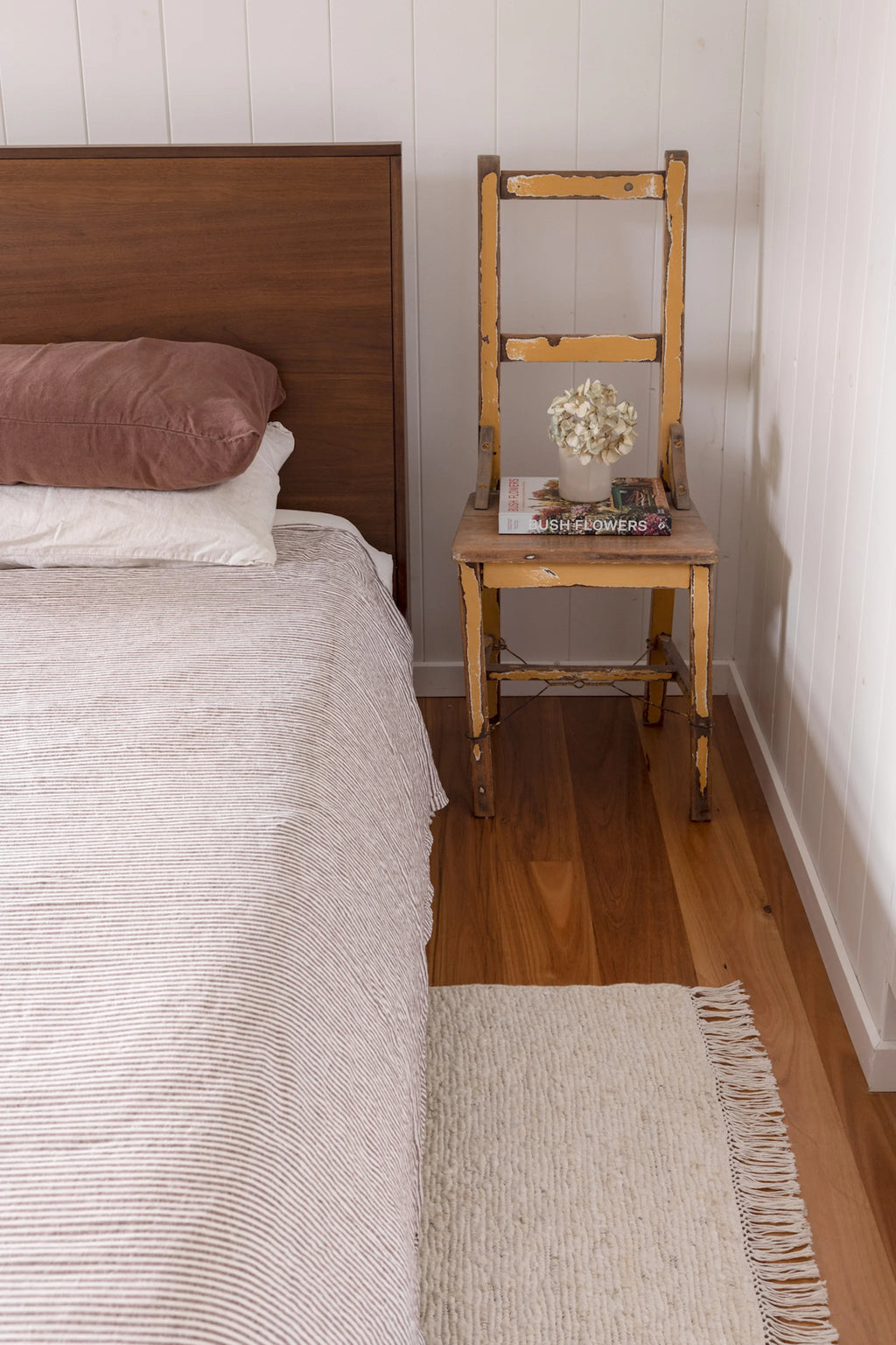 Kiva Hand Woven Wool Rug in Ivory