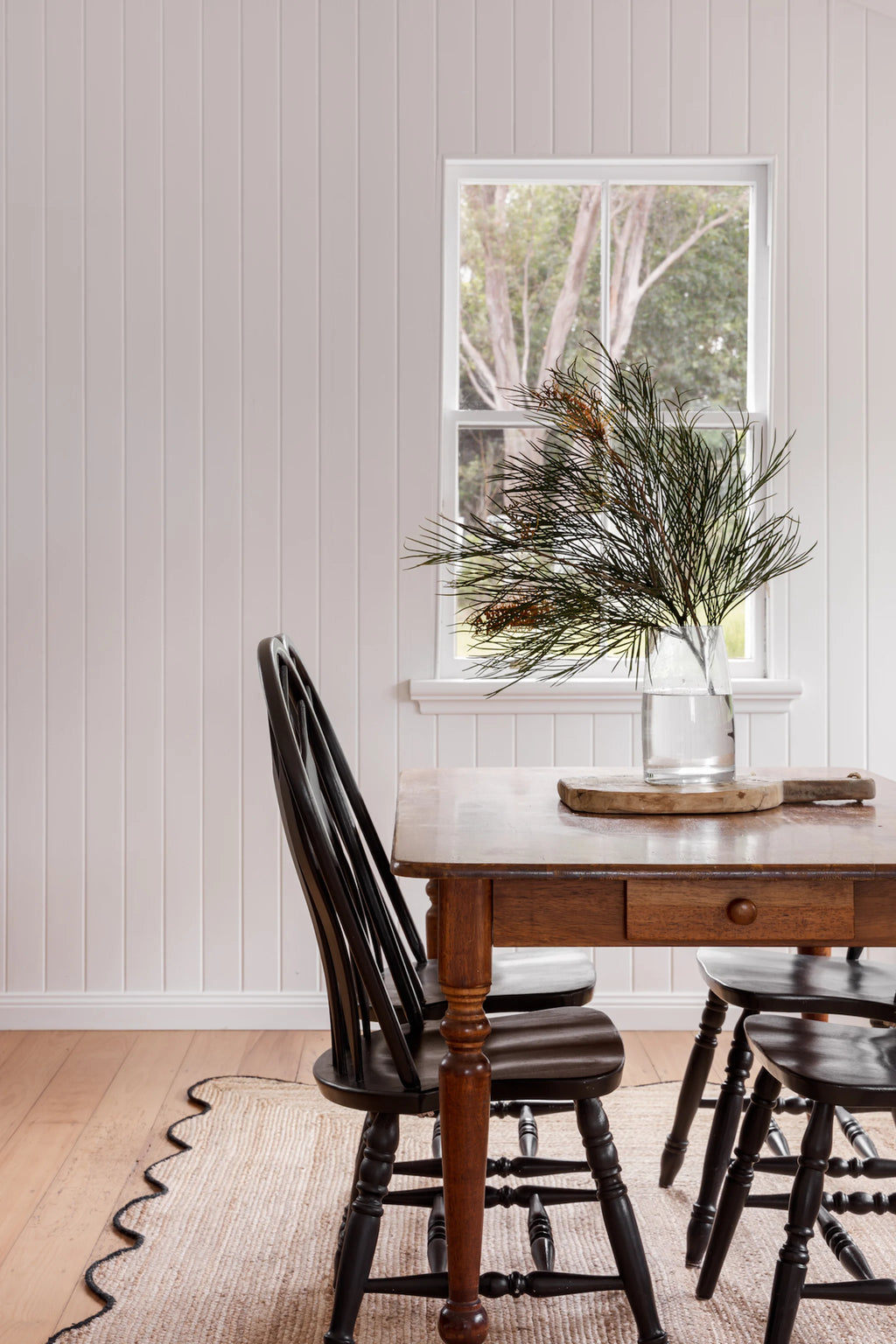 Marigold Wavy Jute Rug in Black