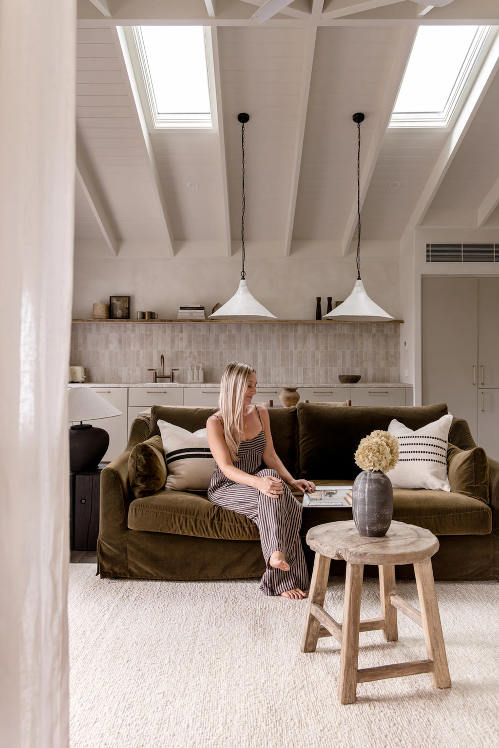 Kiva Hand Woven Wool Rug in Ivory