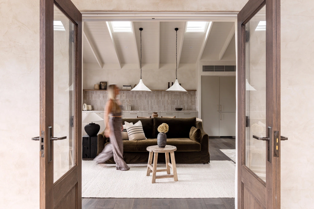 Kiva Hand Woven Wool Rug in Ivory