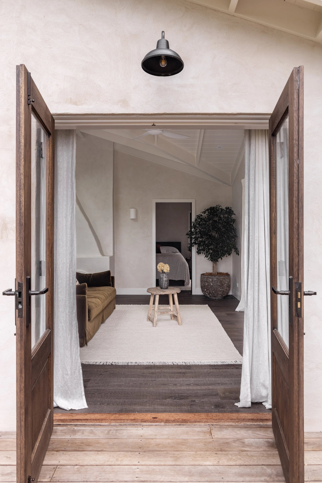 Kiva Hand Woven Wool Rug in Ivory