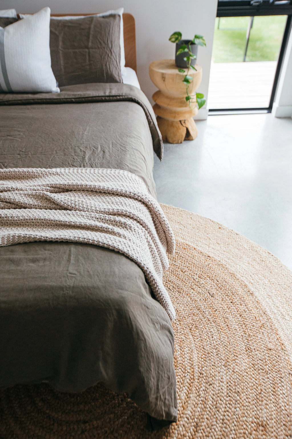 Ananda Round Two Toned Natural Jute Rug