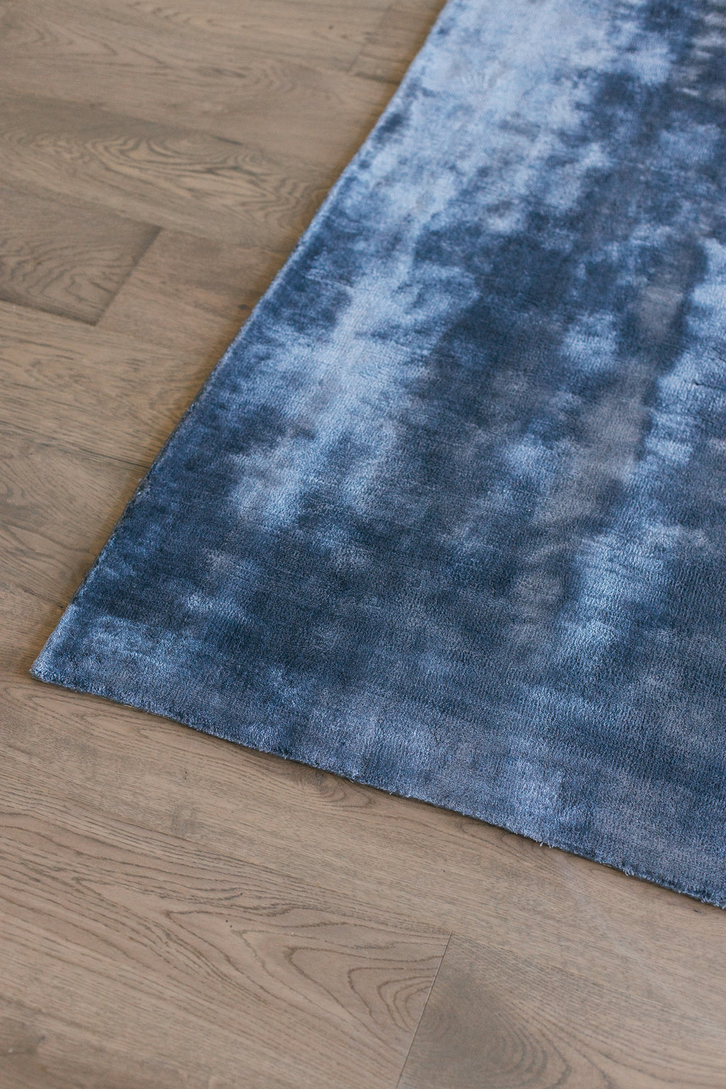 Lustre Luxe Rug in Sapphire Blue