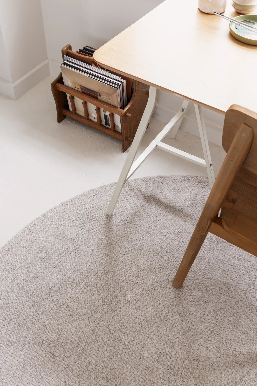 Jiva Round Braided Wool Rug in Ivory Beige