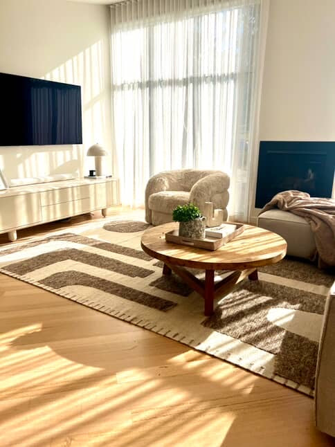 Leblon Abstract Pattern New Zealand Wool Rug in Natural