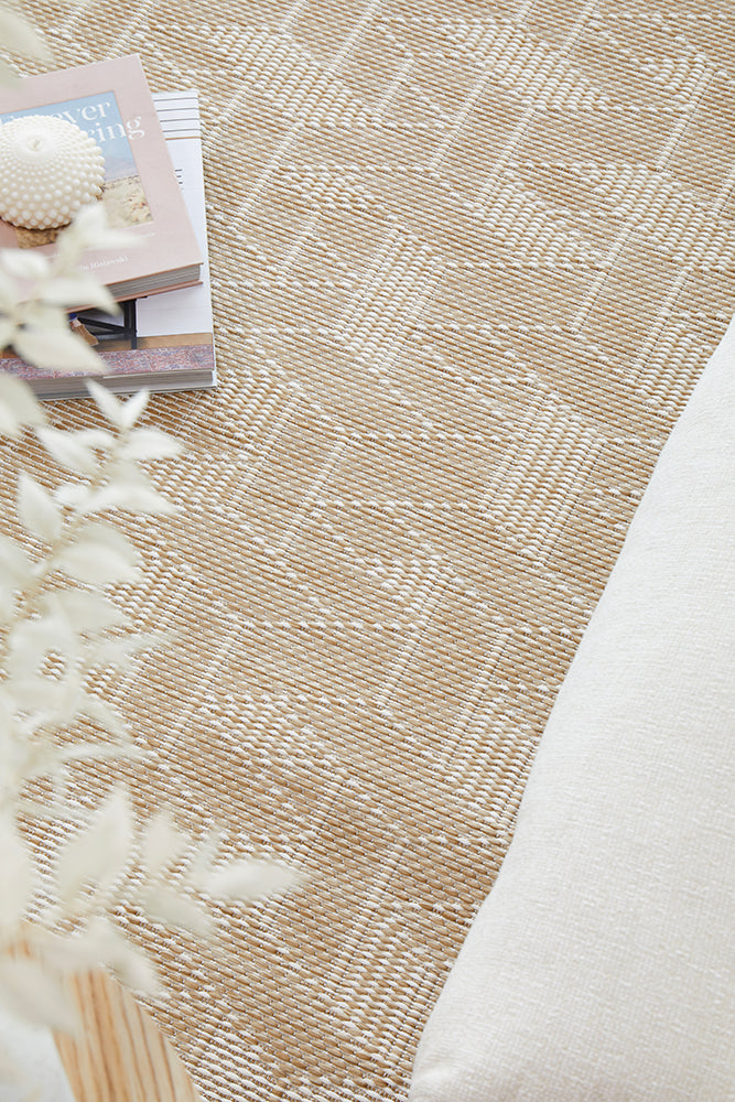 Patio Kudo Outdoor Runner Rug in Natural