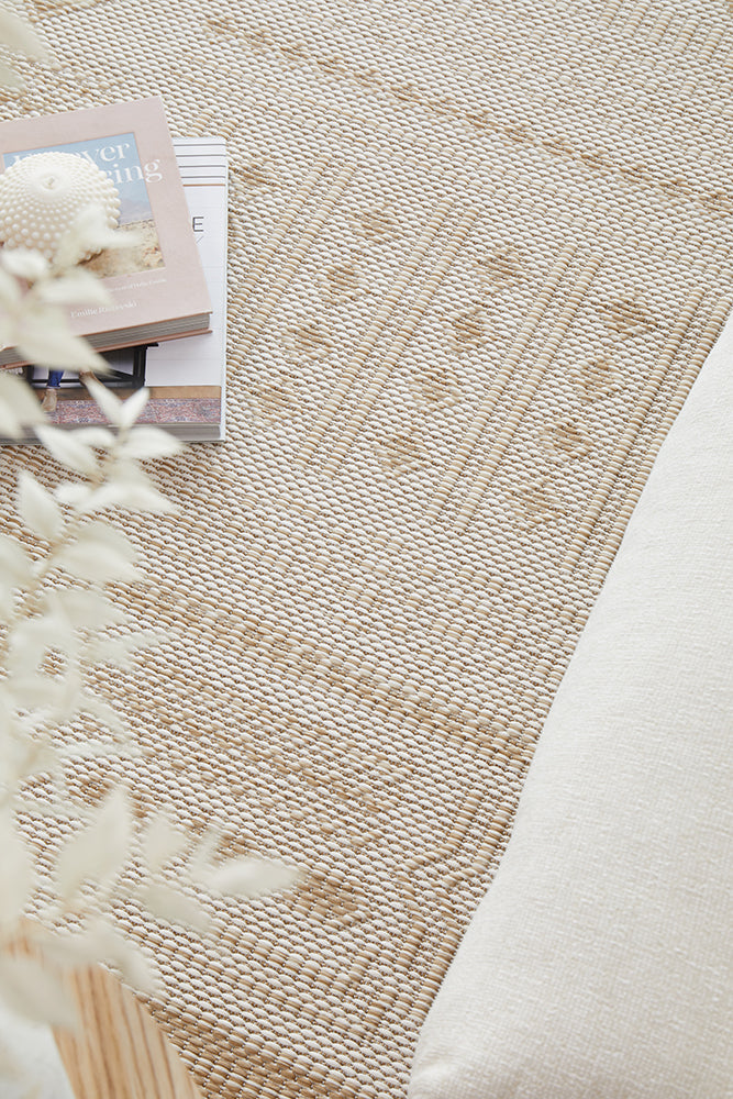 Patio Ziggy Outdoor Runner Rug in Natural
