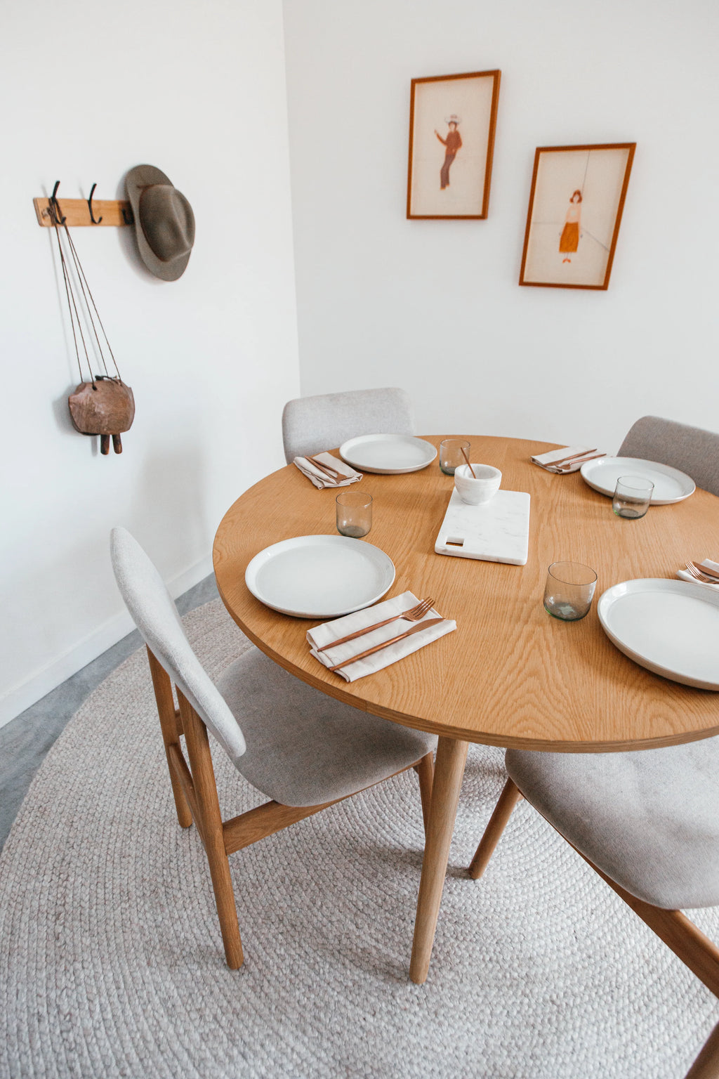 Jiva Round Braided Wool Rug in Ivory Beige