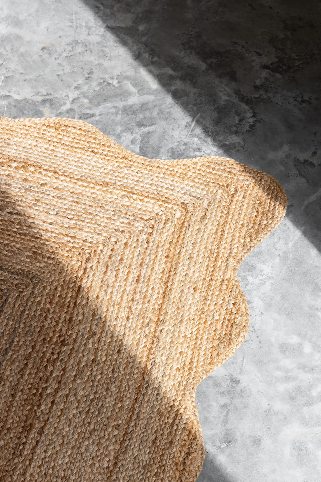 Marigold Wavy Jute Rug in Natural