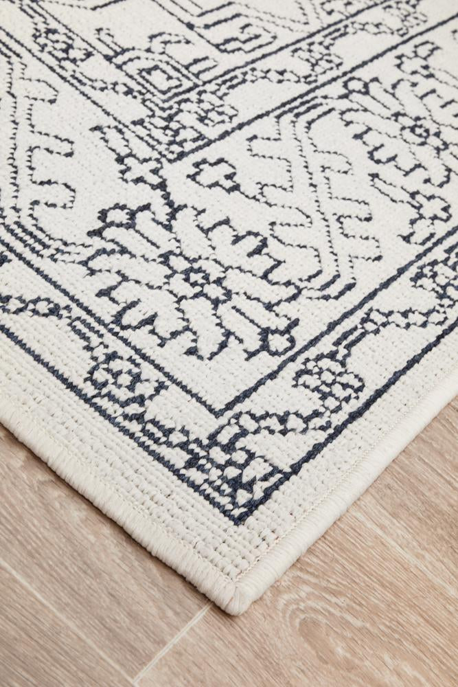 Uvita Tribal Motif Outdoor Rug in White & Navy