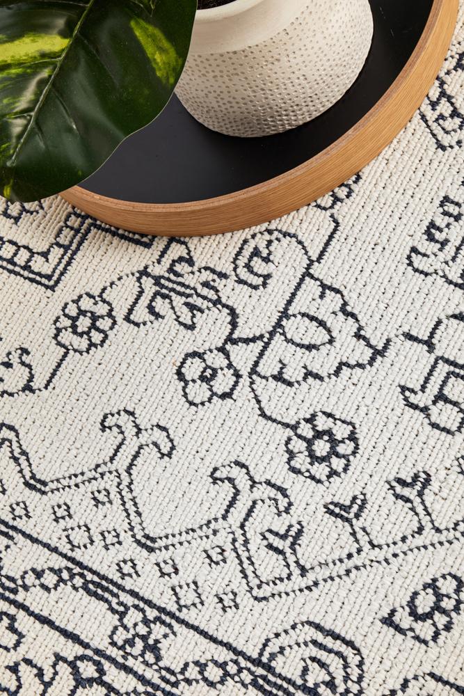 Uvita Tribal Motif Outdoor Rug in White & Navy