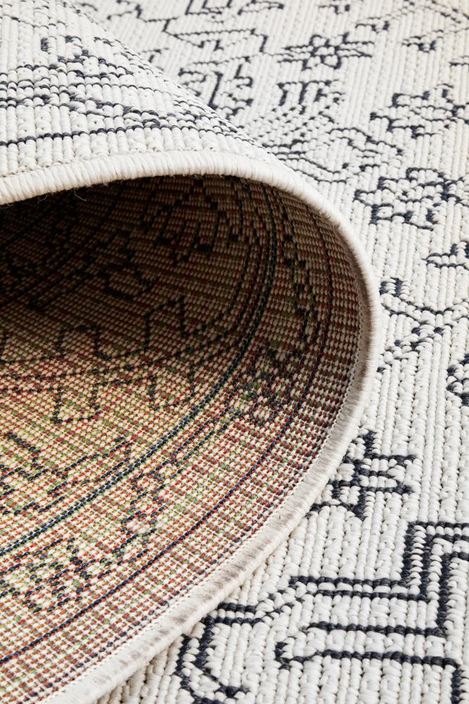 Uvita Tribal Motif Outdoor Rug in White & Navy